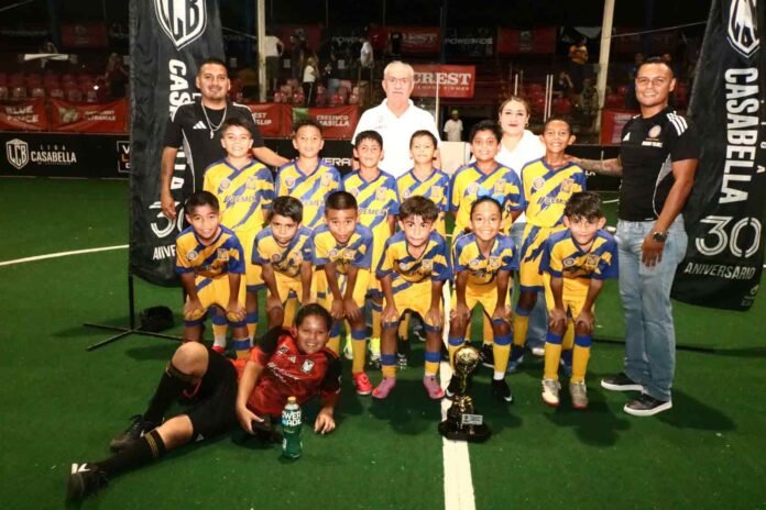 Equipos Tigres Oriente y Brasil campeones infantiles de futbol rapido en Liga CasaBella